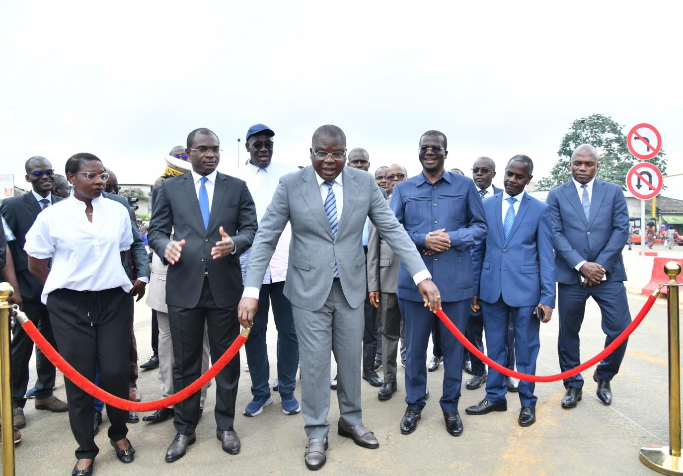 Amédé Kouakou procède à l’ouverture du péage du 4e pont d’Abidjan